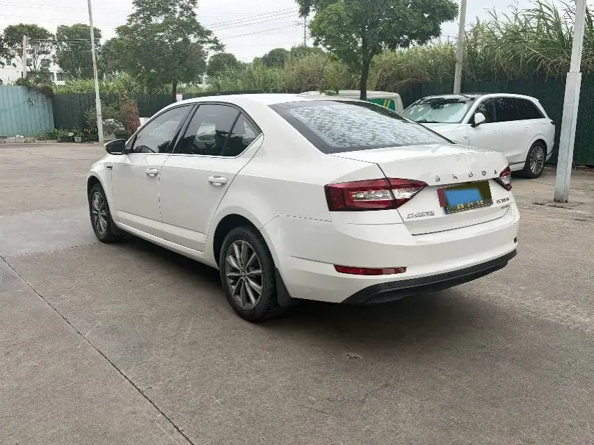 2020 Skoda Octavia 1.2T 116HP L4 7DCT,autocango,china used car exporter,china ev exporter,chinese used car exporter,chinese used ev exporter