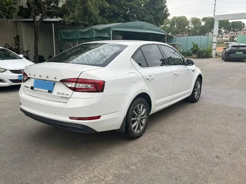 2020 Skoda Octavia 1.2T 116HP L4 7DCT,autocango,china used car exporter,china ev exporter,chinese used car exporter,chinese used ev exporter