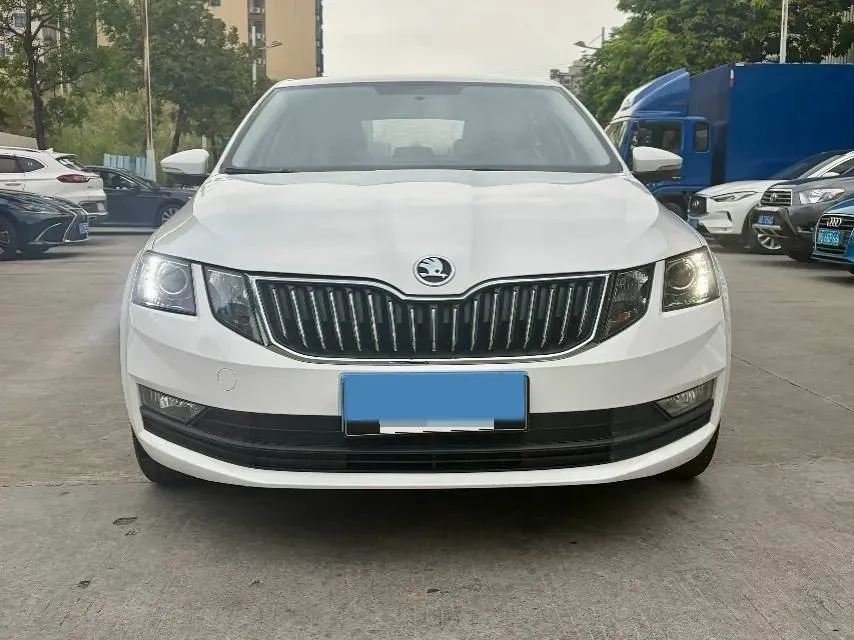 2020 Skoda Octavia 1.2T 116HP L4 7DCT,autocango,china used car exporter,china ev exporter,chinese used car exporter,chinese used ev exporter