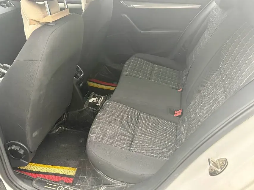 2020 Skoda Octavia 1.2T 116HP L4 7DCT,autocango,china used car exporter,china ev exporter,chinese used car exporter,chinese used ev exporter