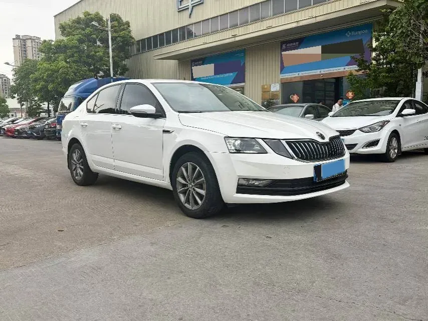 2020 Skoda Octavia 1.2T 116HP L4 7DCT,autocango,china used car exporter,china ev exporter,chinese used car exporter,chinese used ev exporter