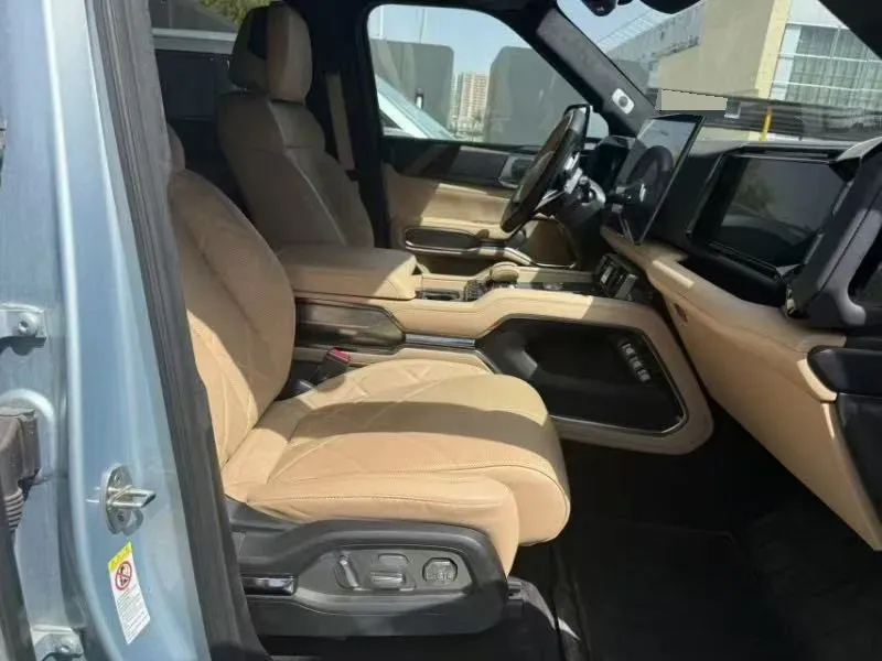 2025 FangChengBao Bao 8 2.0T 245HP L4 E-CVT PHEV 36.8KWH,autocango,china used car exporter,china ev exporter,chinese used car exporter,chinese used ev exporter