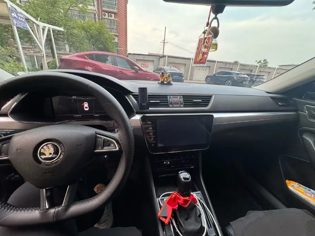2021 Skoda Superb 1.4T 150HP L4 7DCT,autocango,china used car exporter,china ev exporter,chinese used car exporter,chinese used ev exporter