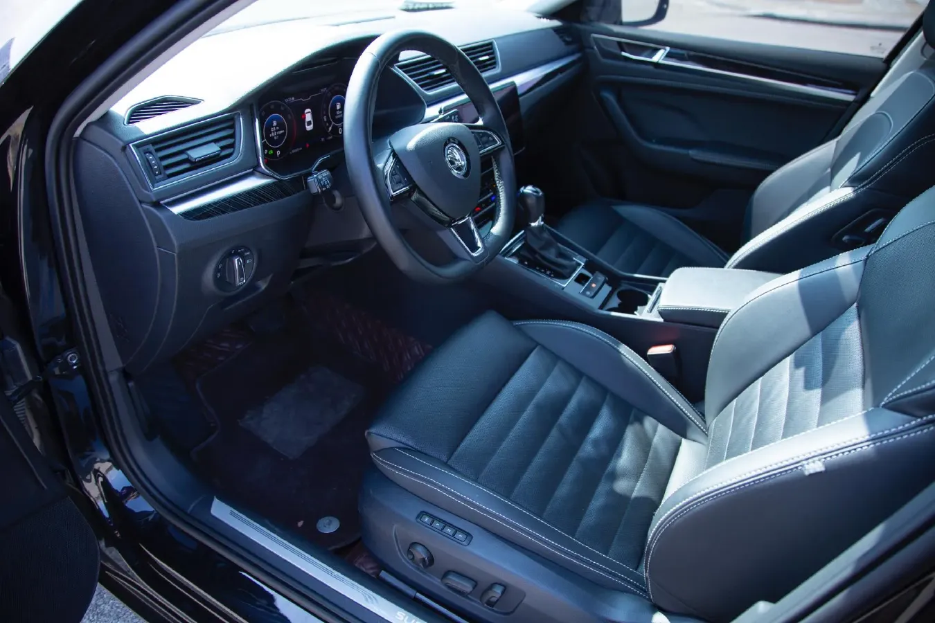 2021 Skoda Superb 1.4T 150HP L4 7DCT,autocango,china used car exporter,china ev exporter,chinese used car exporter,chinese used ev exporter