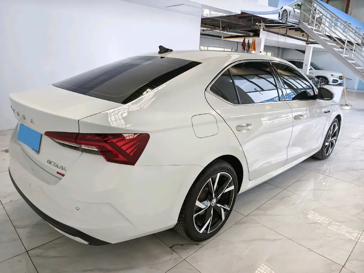 2023 Skoda Octavia 1.4T 150HP L4 7DCT,autocango,china used car exporter,china ev exporter,chinese used car exporter,chinese used ev exporter