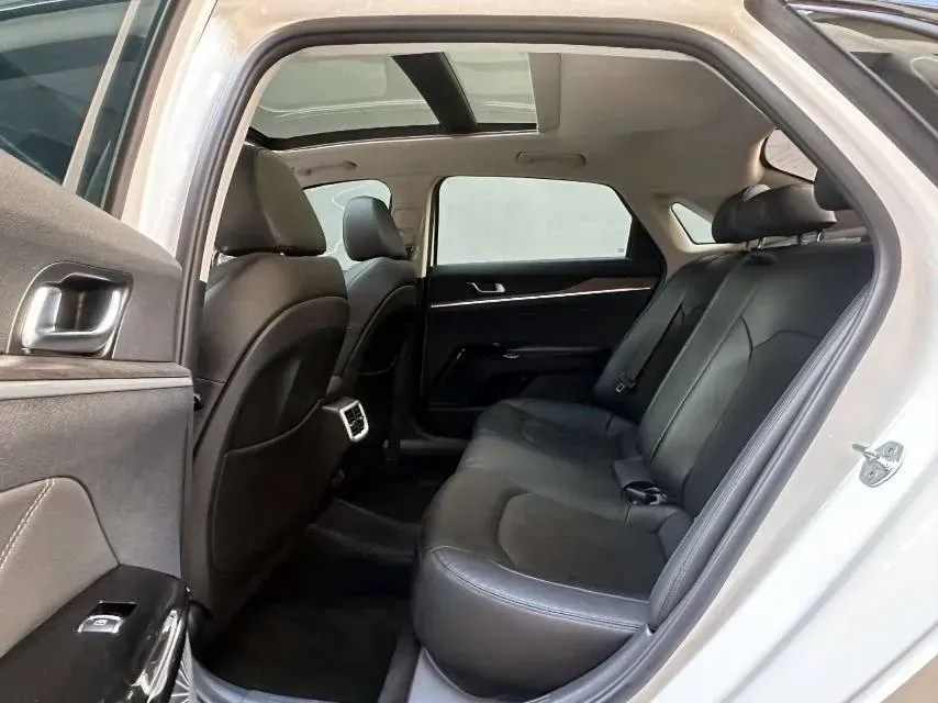 2021 Kia K5 2.0T 240HP L4 8AT,autocango,china used car exporter,china ev exporter,chinese used car exporter,chinese used ev exporter