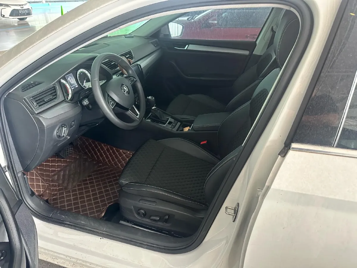 2018 Skoda Superb 1.8T 180HP L4 7DCT,autocango,china used car exporter,china ev exporter,chinese used car exporter,chinese used ev exporter