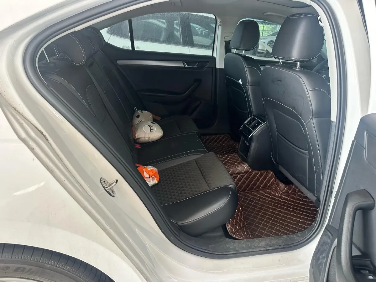 2018 Skoda Superb 1.8T 180HP L4 7DCT,autocango,china used car exporter,china ev exporter,chinese used car exporter,chinese used ev exporter