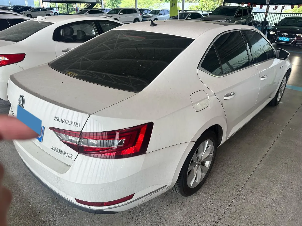 2018 Skoda Superb 1.8T 180HP L4 7DCT,autocango,china used car exporter,china ev exporter,chinese used car exporter,chinese used ev exporter