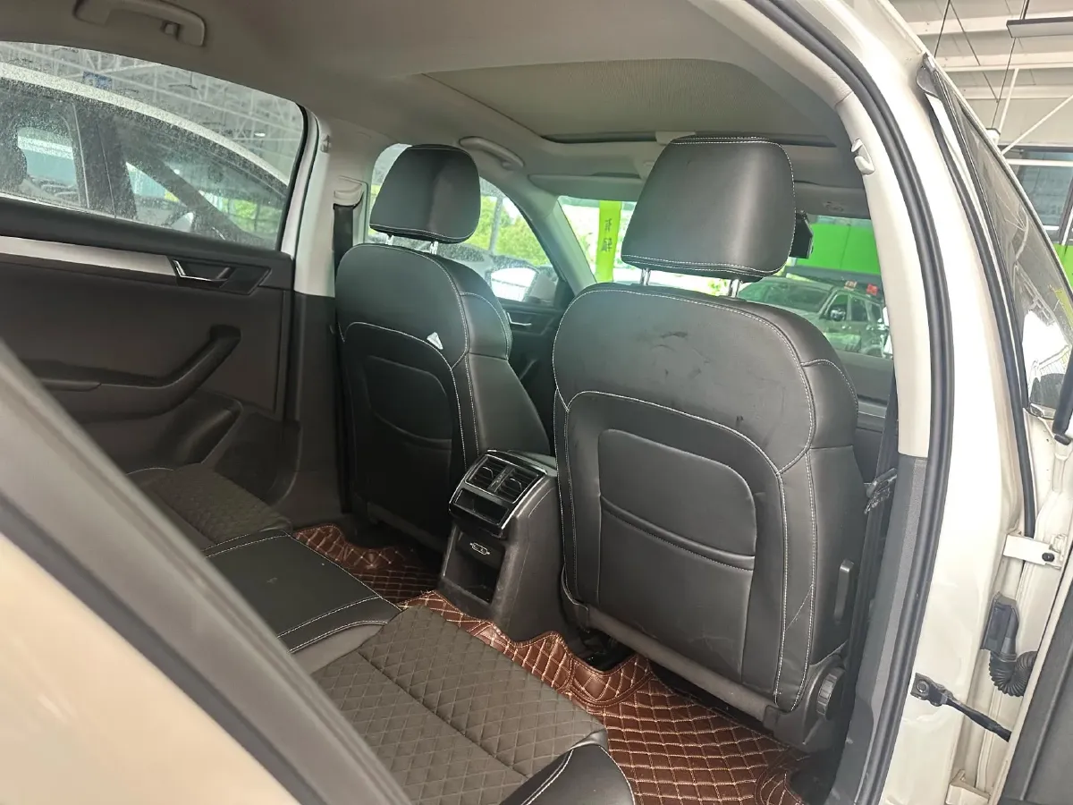 2018 Skoda Superb 1.8T 180HP L4 7DCT,autocango,china used car exporter,china ev exporter,chinese used car exporter,chinese used ev exporter
