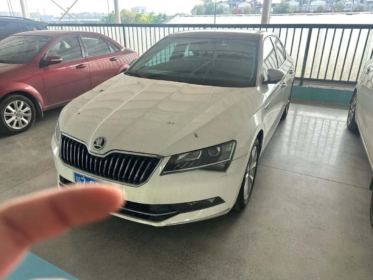 2018 Skoda Superb 1.8T 180HP L4 7DCT,autocango,china used car exporter,china ev exporter,chinese used car exporter,chinese used ev exporter