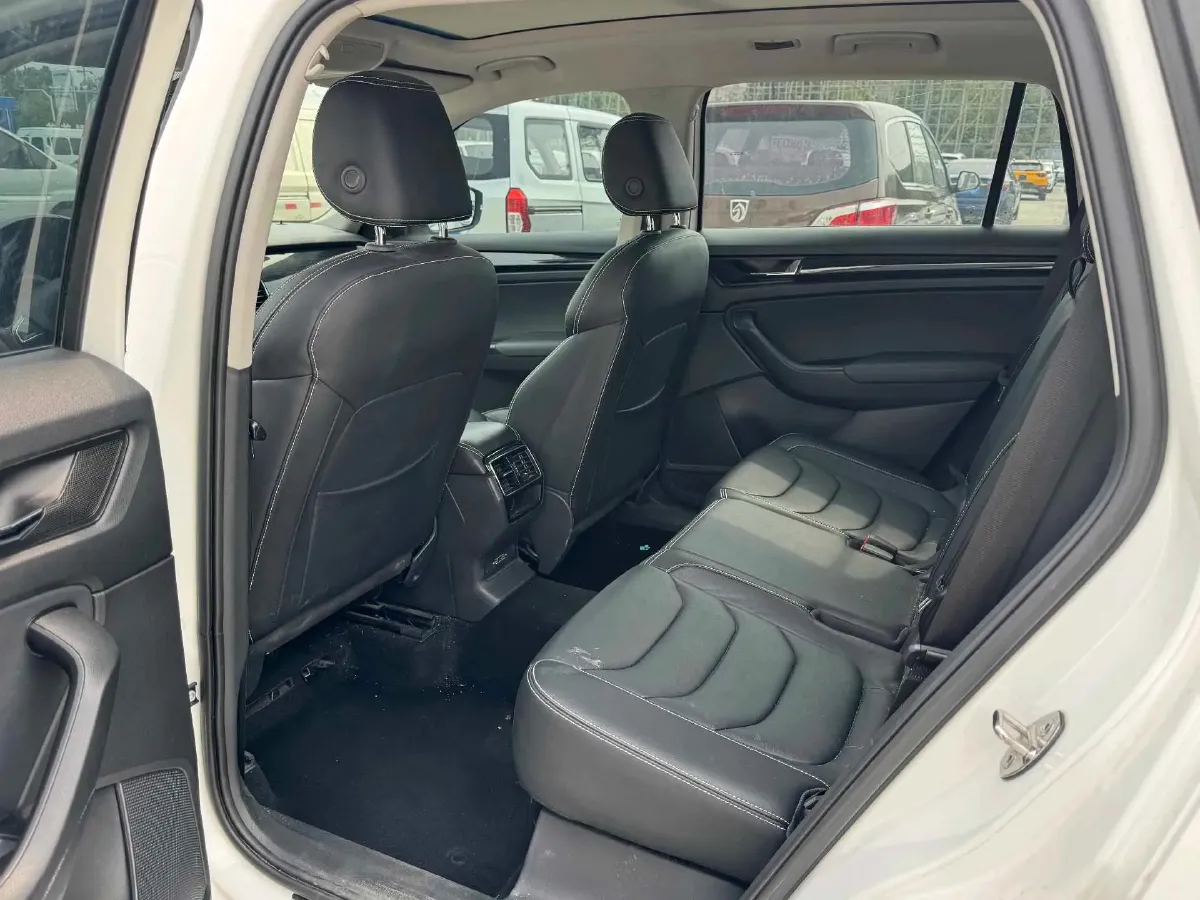 2018 Skoda Kodiak 2.0T 186HP L4 7DCT,autocango,china used car exporter,china ev exporter,chinese used car exporter,chinese used ev exporter