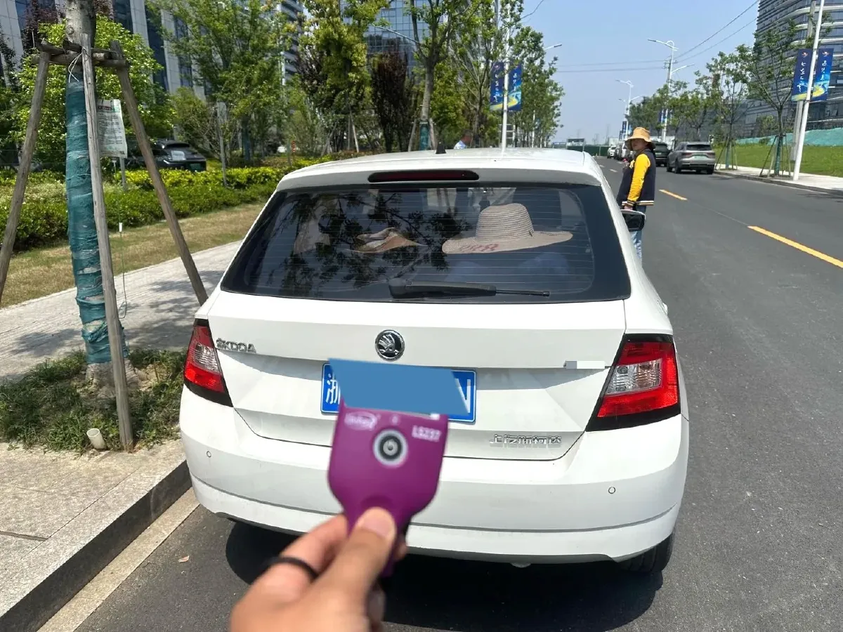 2017 Skoda Fabia 1.4L 90HP L4 6AT,autocango,china used car exporter,china ev exporter,chinese used car exporter,chinese used ev exporter