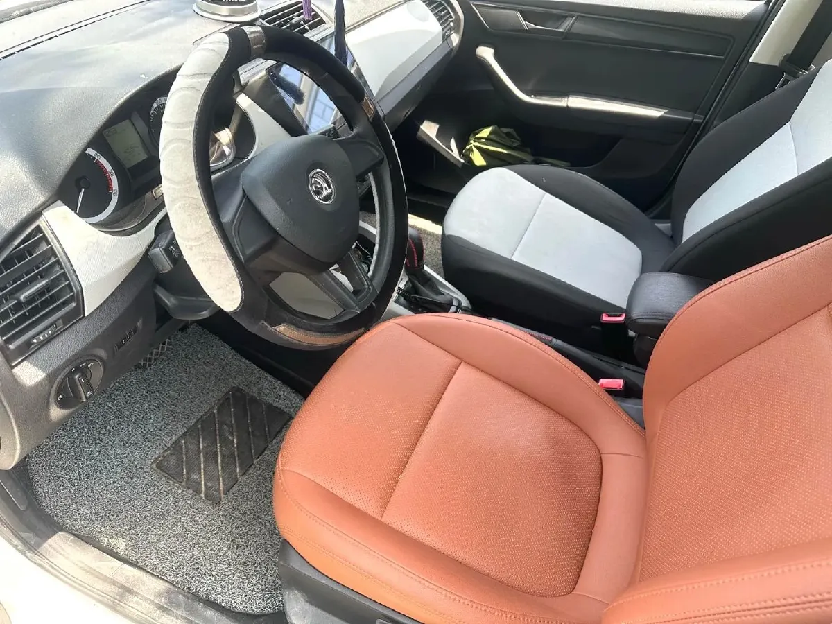 2017 Skoda Fabia 1.4L 90HP L4 6AT,autocango,china used car exporter,china ev exporter,chinese used car exporter,chinese used ev exporter