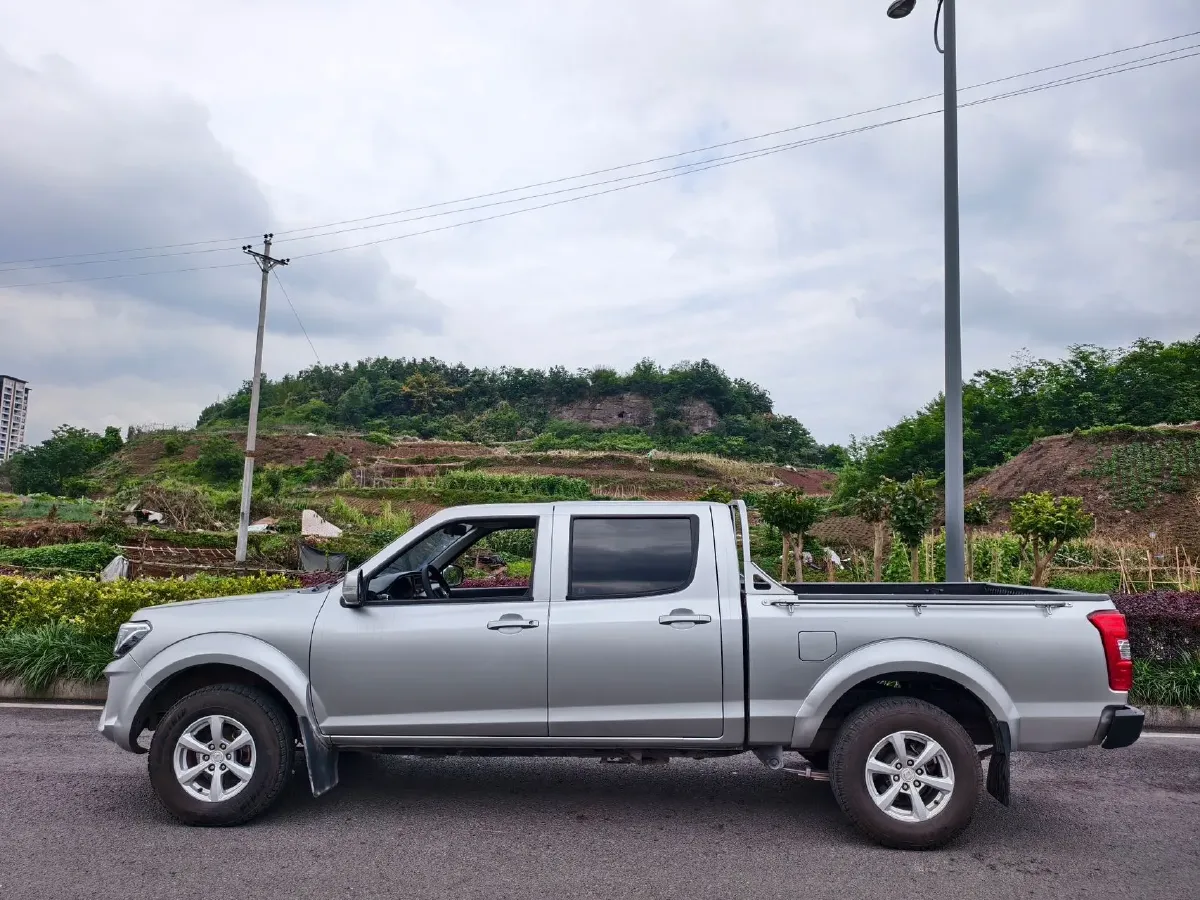 2021 Dongfeng RuiQi 2.4T 165HP L4 5MT,autocango,china used car exporter,china ev exporter,chinese used car exporter,chinese used ev exporter