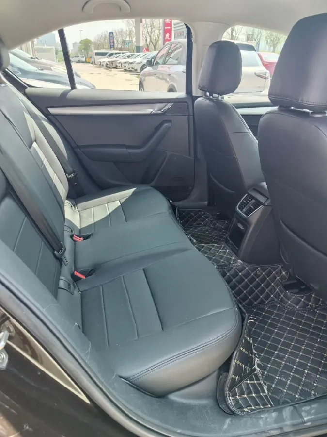 2019 Skoda Octavia 1.5L 116HP L4 5MT,autocango,china used car exporter,china ev exporter,chinese used car exporter,chinese used ev exporter
