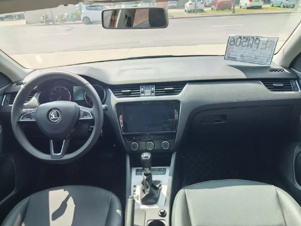 2019 Skoda Octavia 1.5L 116HP L4 5MT,autocango,china used car exporter,china ev exporter,chinese used car exporter,chinese used ev exporter