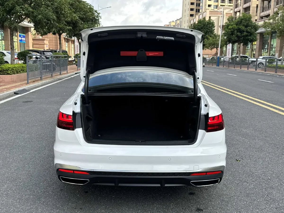 2022 Audi A4L 2.0T 190HP L4 7DCT,autocango,china used car exporter,china ev exporter,chinese used car exporter,chinese used ev exporter