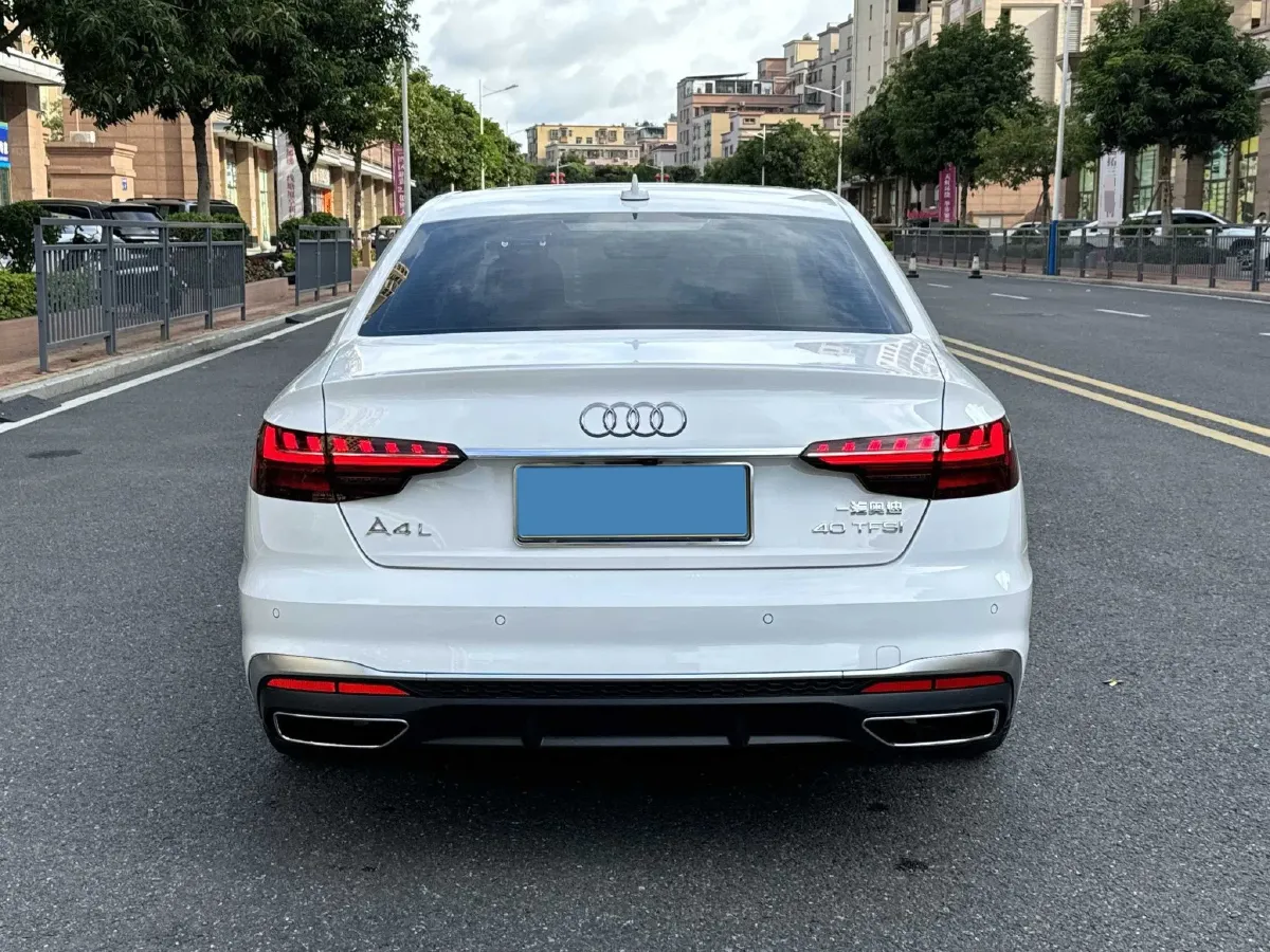 2022 Audi A4L 2.0T 190HP L4 7DCT,autocango,china used car exporter,china ev exporter,chinese used car exporter,chinese used ev exporter