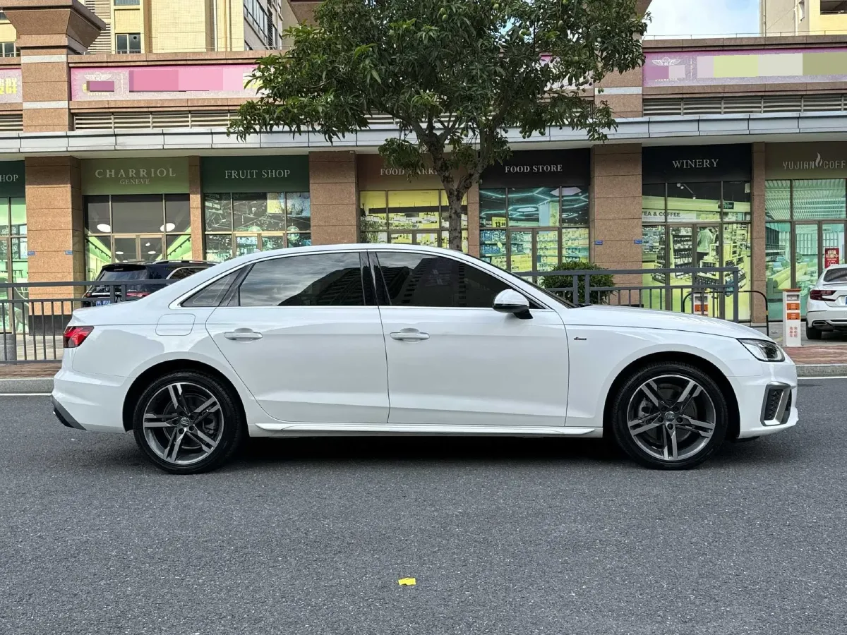 2022 Audi A4L 2.0T 190HP L4 7DCT,autocango,china used car exporter,china ev exporter,chinese used car exporter,chinese used ev exporter