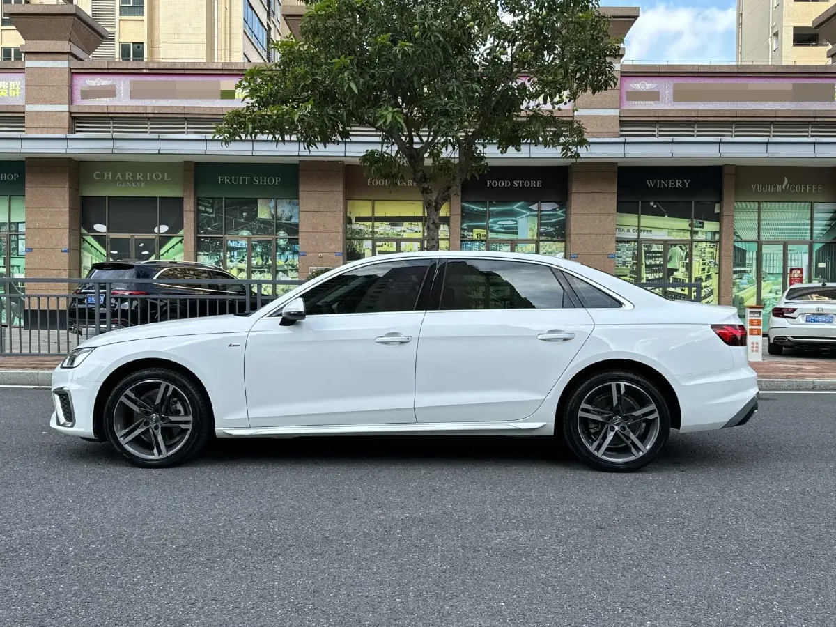 2022 Audi A4L 2.0T 190HP L4 7DCT,autocango,china used car exporter,china ev exporter,chinese used car exporter,chinese used ev exporter