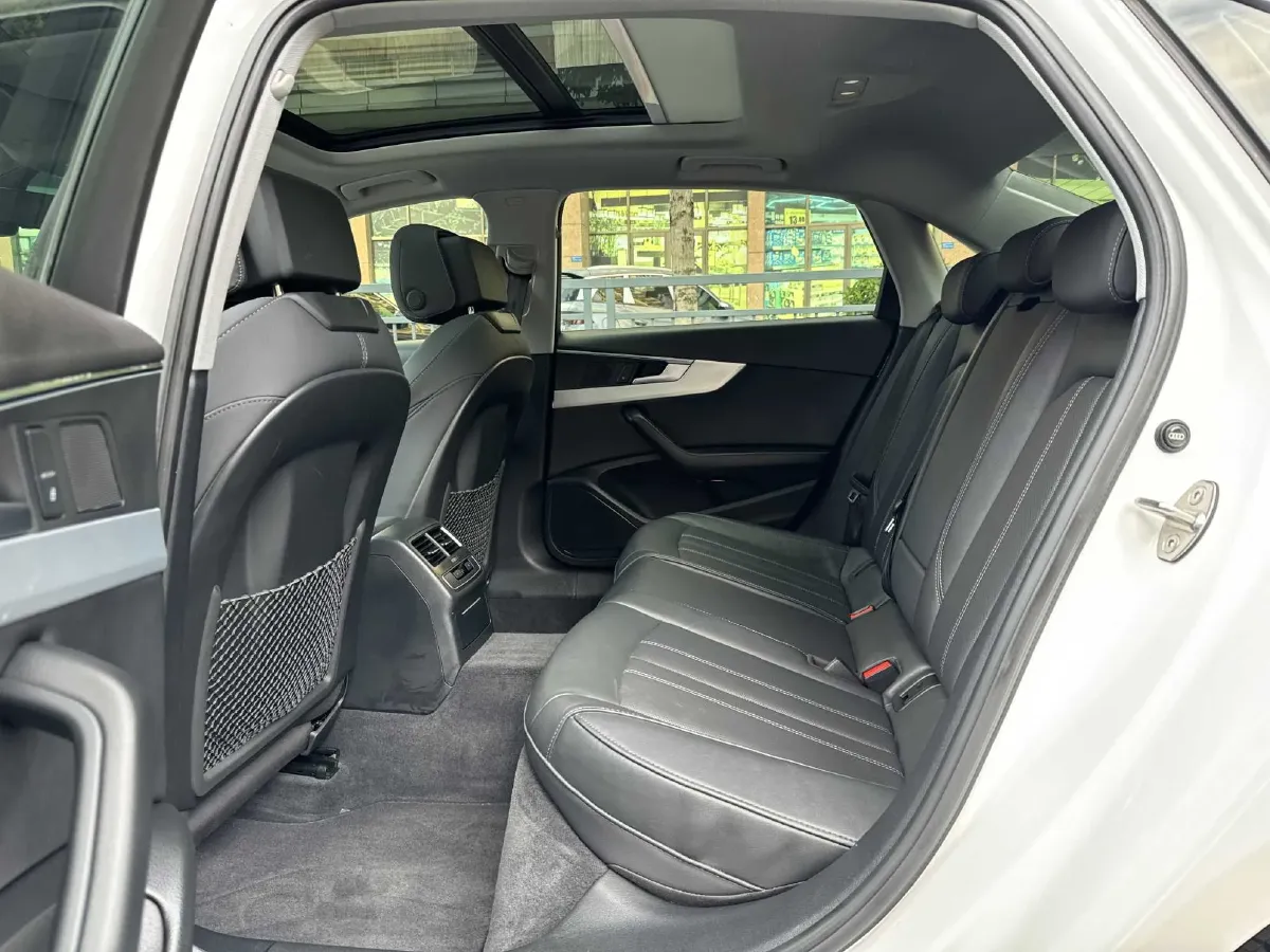 2022 Audi A4L 2.0T 190HP L4 7DCT,autocango,china used car exporter,china ev exporter,chinese used car exporter,chinese used ev exporter