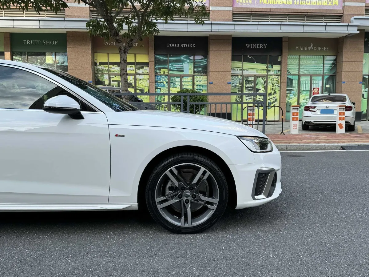 2022 Audi A4L 2.0T 190HP L4 7DCT,autocango,china used car exporter,china ev exporter,chinese used car exporter,chinese used ev exporter