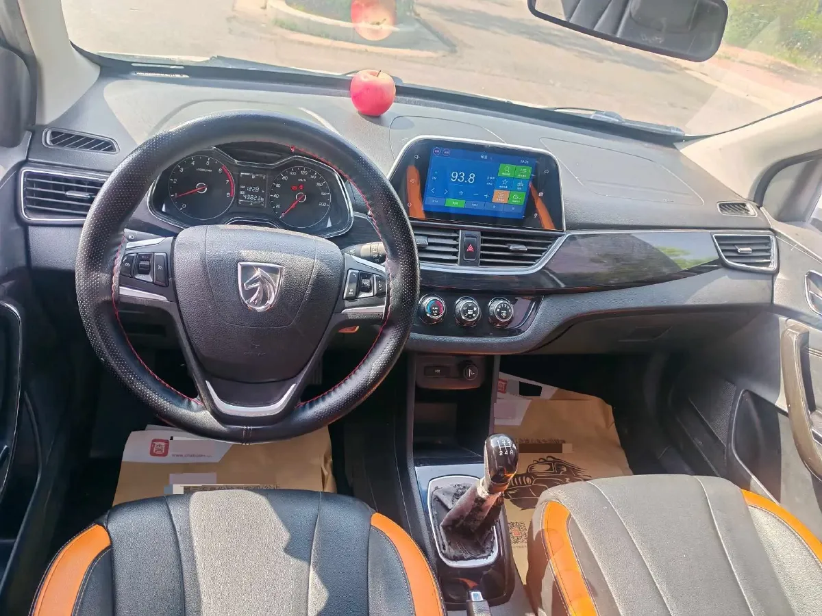 2016 BaoJun 310 1.2L 82HP L4 5MT,autocango,china used car exporter,china ev exporter,chinese used car exporter,chinese used ev exporter