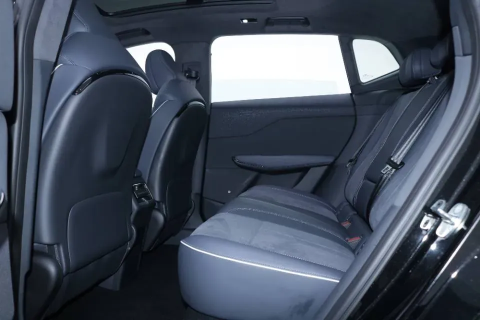 2024 Voyah ZhiYin BEV 77KWH,autocango,china used car exporter,china ev exporter,chinese used car exporter,chinese used ev exporter