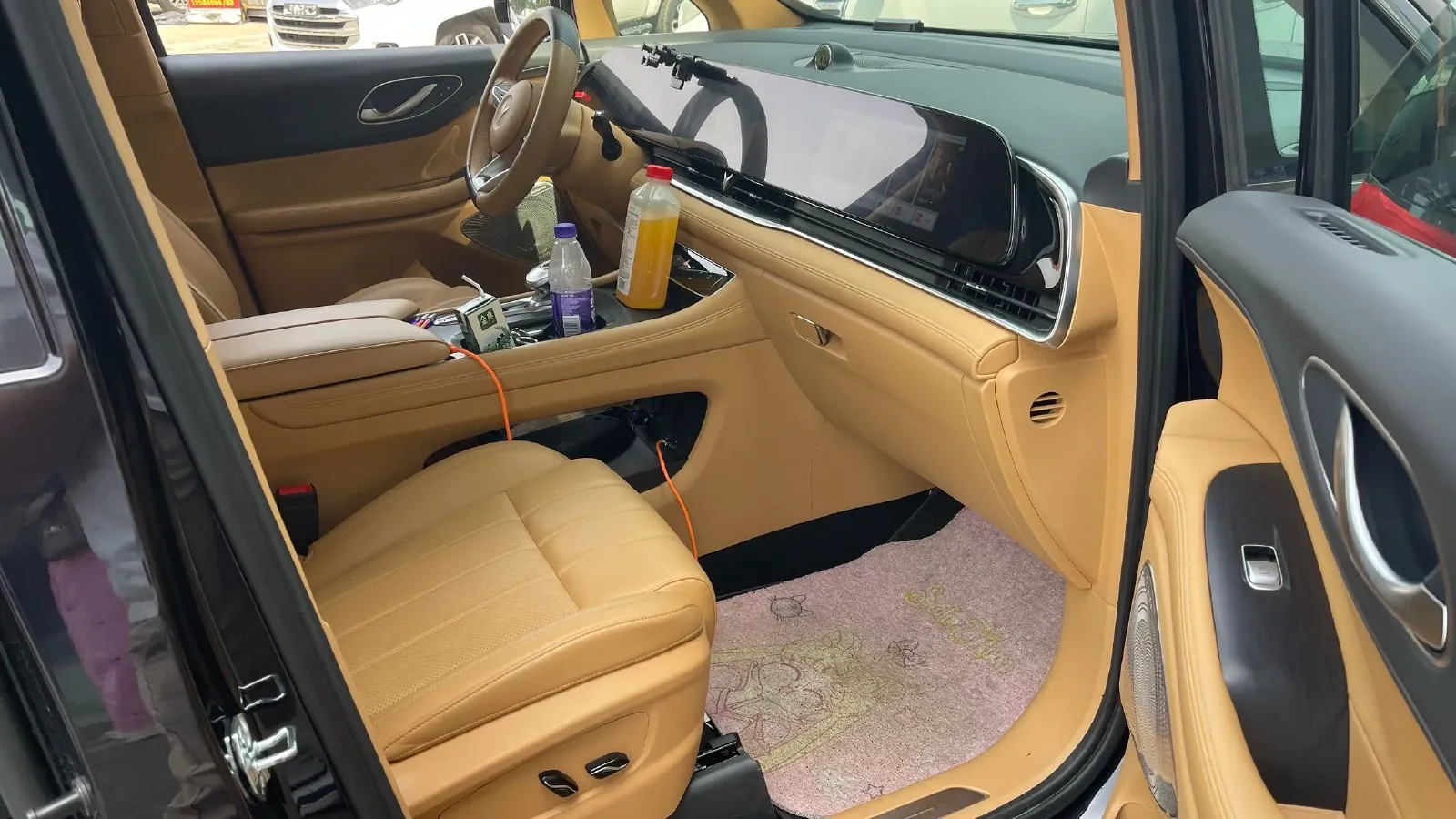 2024 Voyah Dream 1.5T 150HP L4 PHEV 43KWH,autocango,china used car exporter,china ev exporter,chinese used car exporter,chinese used ev exporter