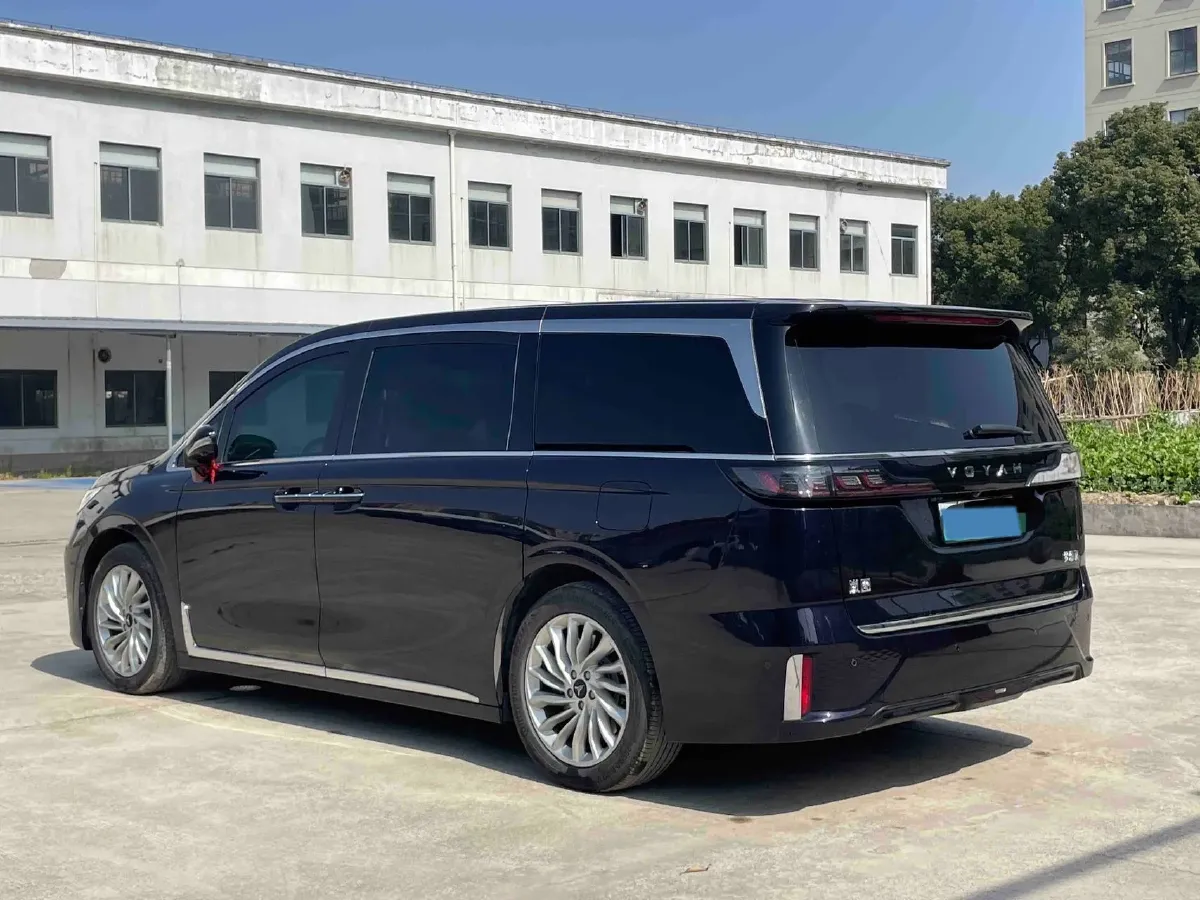 2024 Voyah Dream 1.5T 150HP L4 PHEV 43KWH,autocango,china used car exporter,china ev exporter,chinese used car exporter,chinese used ev exporter