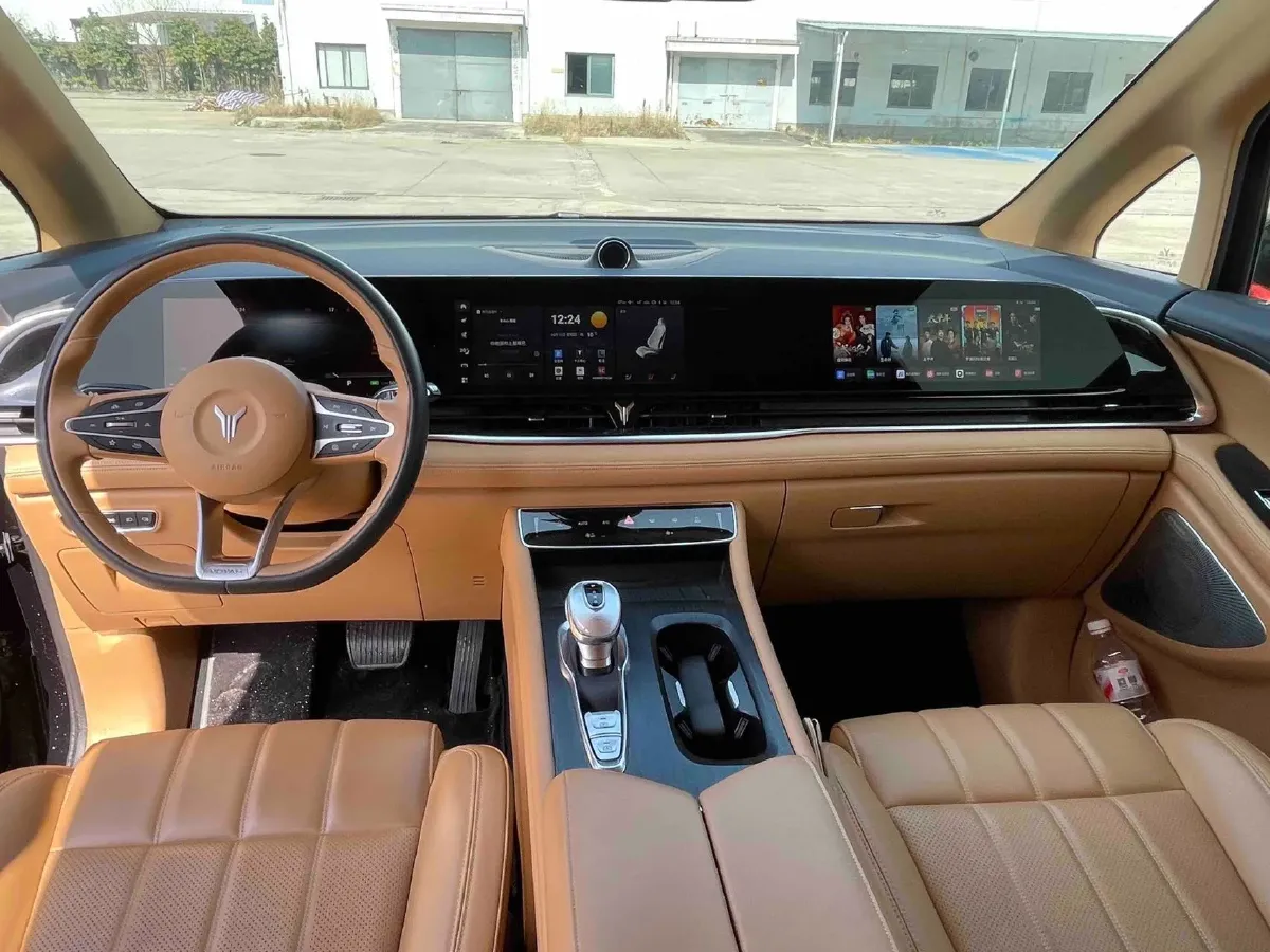 2024 Voyah Dream 1.5T 150HP L4 PHEV 43KWH,autocango,china used car exporter,china ev exporter,chinese used car exporter,chinese used ev exporter