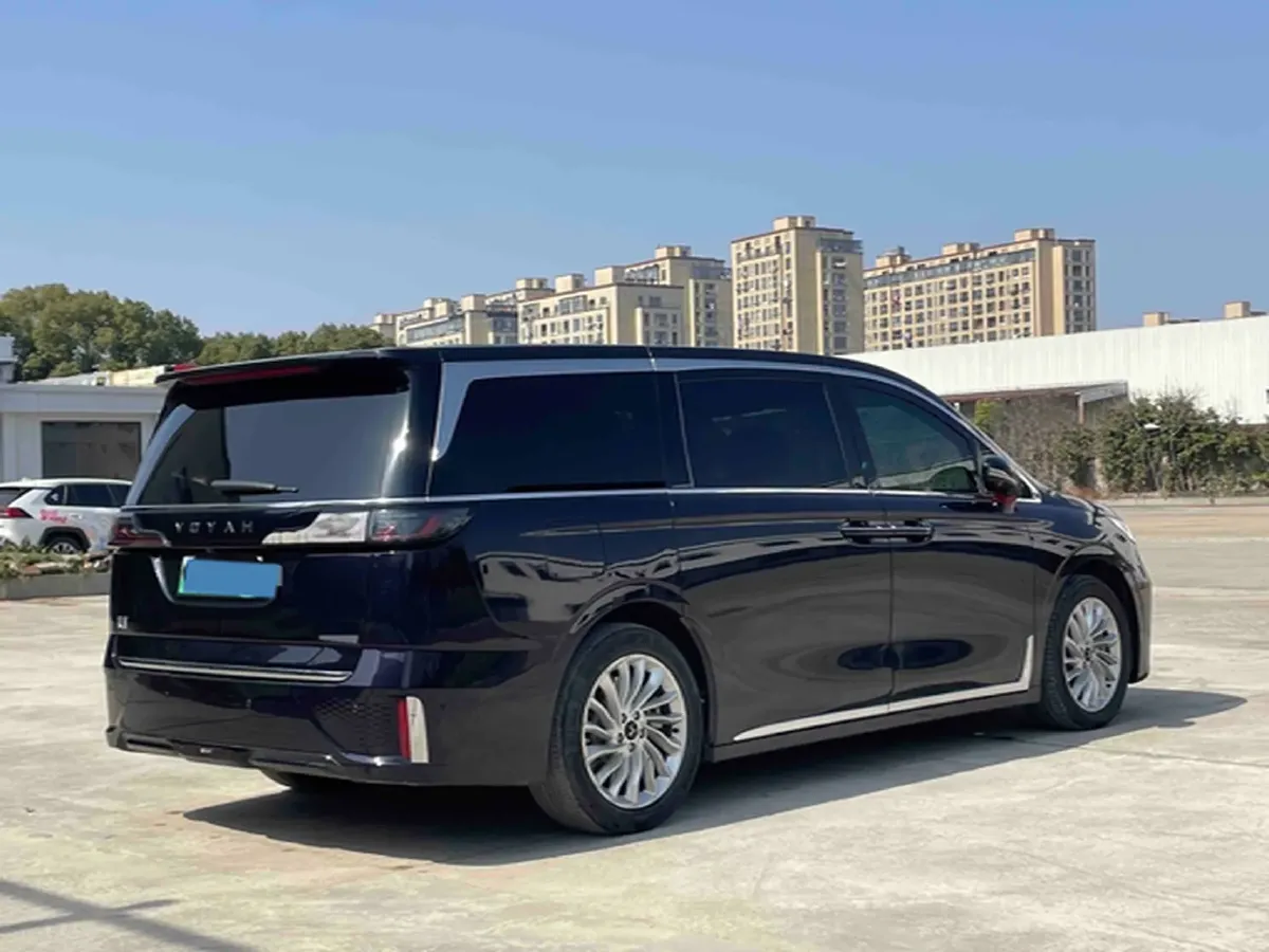 2024 Voyah Dream 1.5T 150HP L4 PHEV 43KWH,autocango,china used car exporter,china ev exporter,chinese used car exporter,chinese used ev exporter