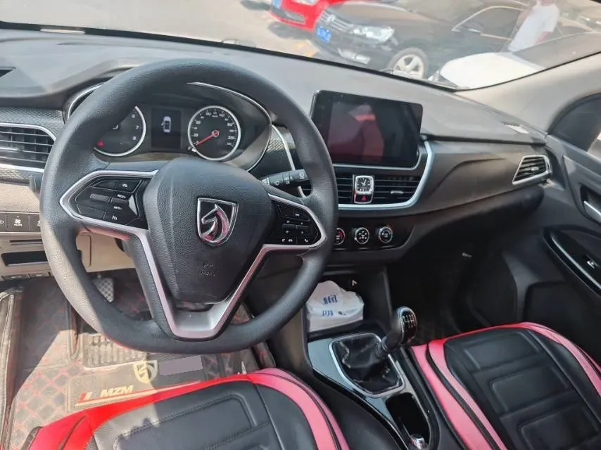2018 BaoJun 530 1.5T 150HP L4 6MT,autocango,china used car exporter,china ev exporter,chinese used car exporter,chinese used ev exporter