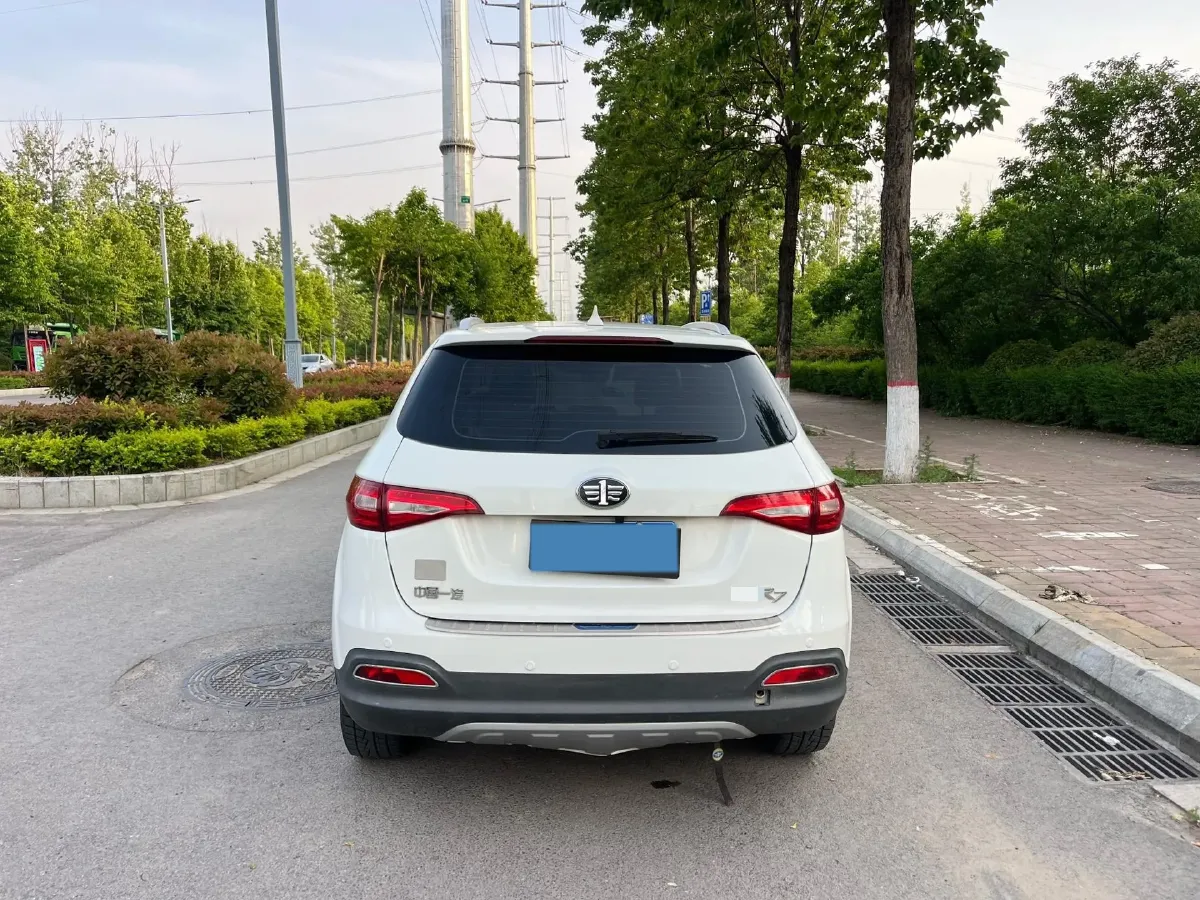 2017 FAW Senia R7 1.6L 116HP L4 5MT,autocango,china used car exporter,china ev exporter,chinese used car exporter,chinese used ev exporter