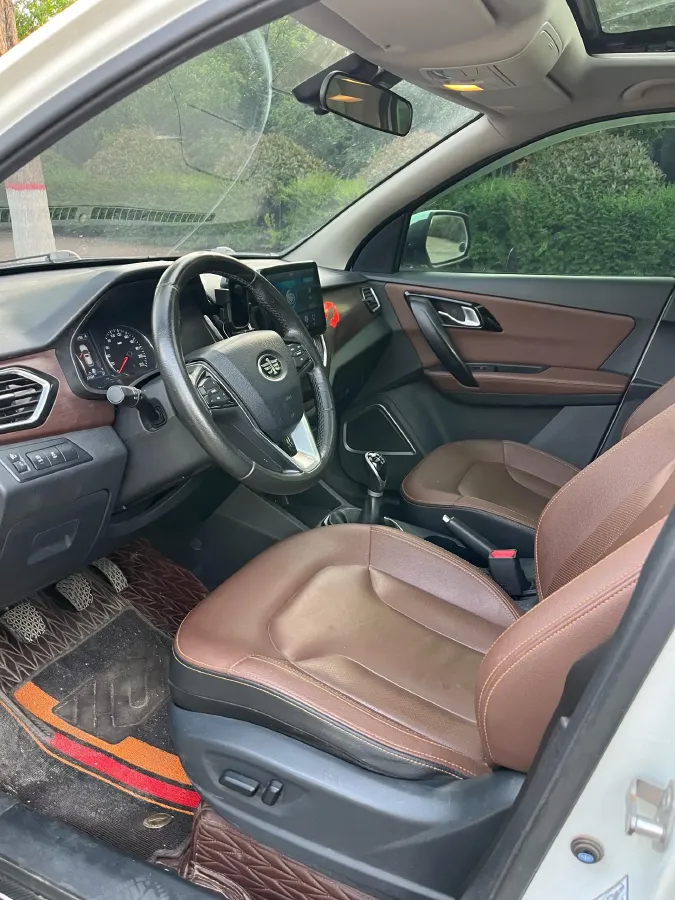 2017 FAW Senia R7 1.6L 116HP L4 5MT,autocango,china used car exporter,china ev exporter,chinese used car exporter,chinese used ev exporter