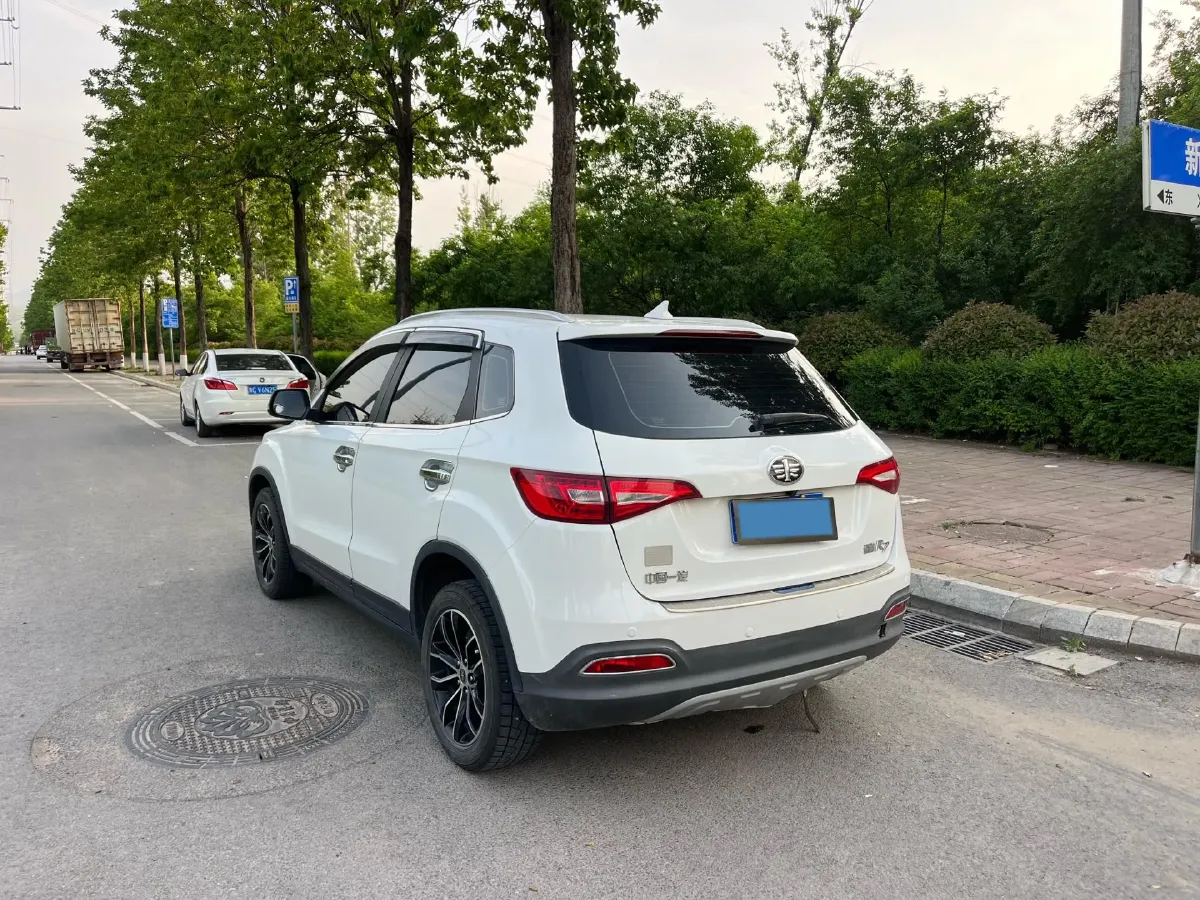 2017 FAW Senia R7 1.6L 116HP L4 5MT,autocango,china used car exporter,china ev exporter,chinese used car exporter,chinese used ev exporter