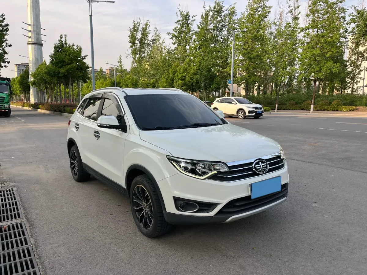 2017 FAW Senia R7 1.6L 116HP L4 5MT,autocango,china used car exporter,china ev exporter,chinese used car exporter,chinese used ev exporter