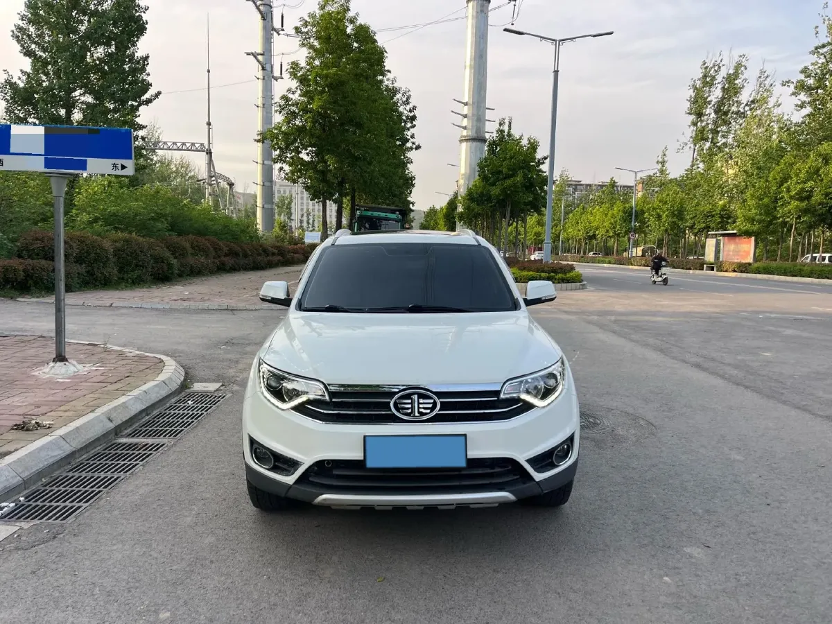 2017 FAW Senia R7 1.6L 116HP L4 5MT,autocango,china used car exporter,china ev exporter,chinese used car exporter,chinese used ev exporter