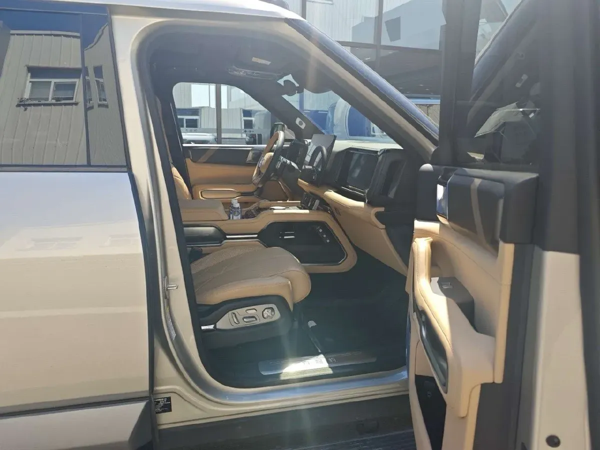 2025 FangChengBao Bao 8 2.0T 245HP L4 E-CVT PHEV 36.8KWH,autocango,china used car exporter,china ev exporter,chinese used car exporter,chinese used ev exporter