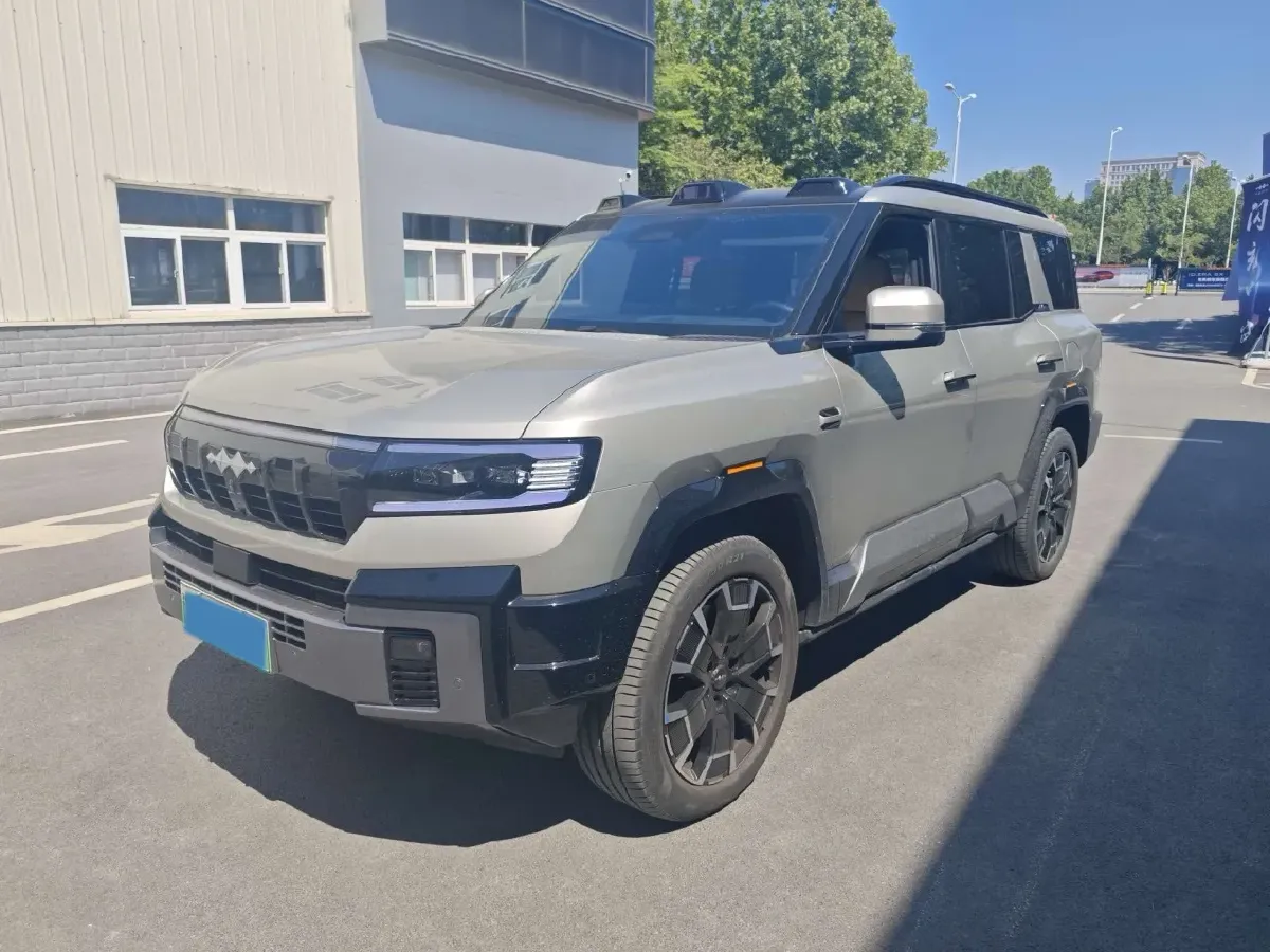 2025 FangChengBao Bao 8 2.0T 245HP L4 E-CVT PHEV 36.8KWH,autocango,china used car exporter,china ev exporter,chinese used car exporter,chinese used ev exporter
