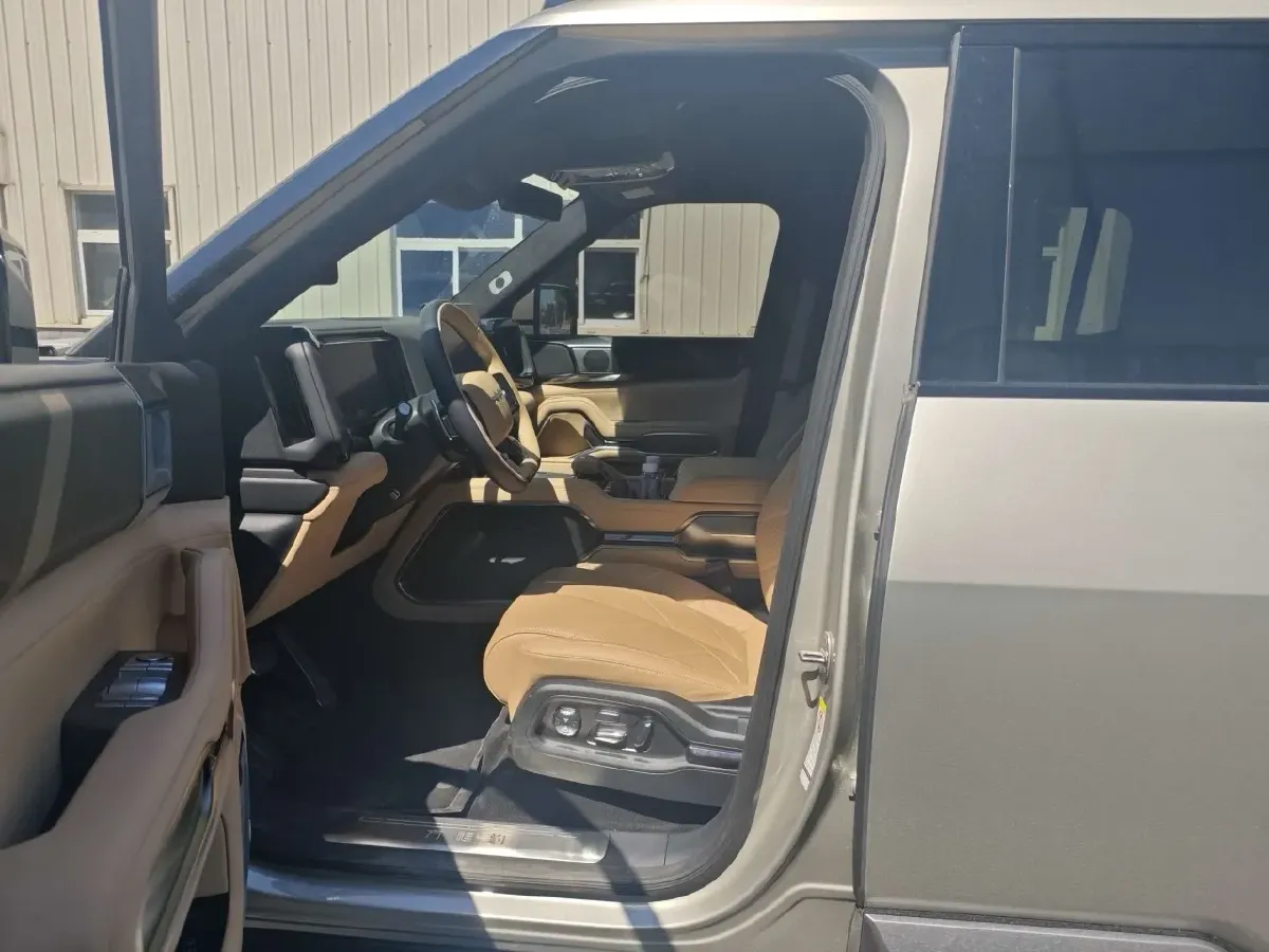 2025 FangChengBao Bao 8 2.0T 245HP L4 E-CVT PHEV 36.8KWH,autocango,china used car exporter,china ev exporter,chinese used car exporter,chinese used ev exporter