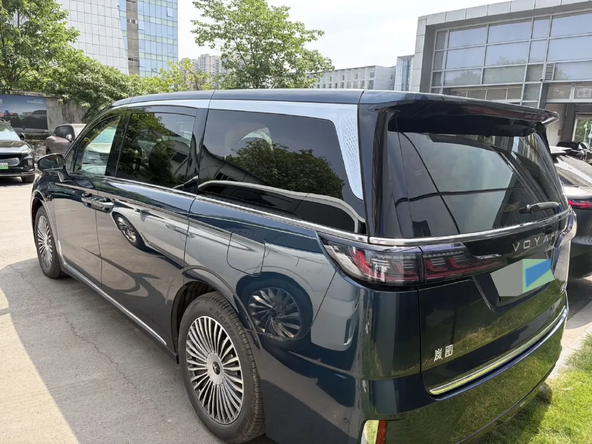 2025 Voyah Dream 1.5T 150HP L4 PHEV 41.7KWH,autocango,china used car exporter,china ev exporter,chinese used car exporter,chinese used ev exporter