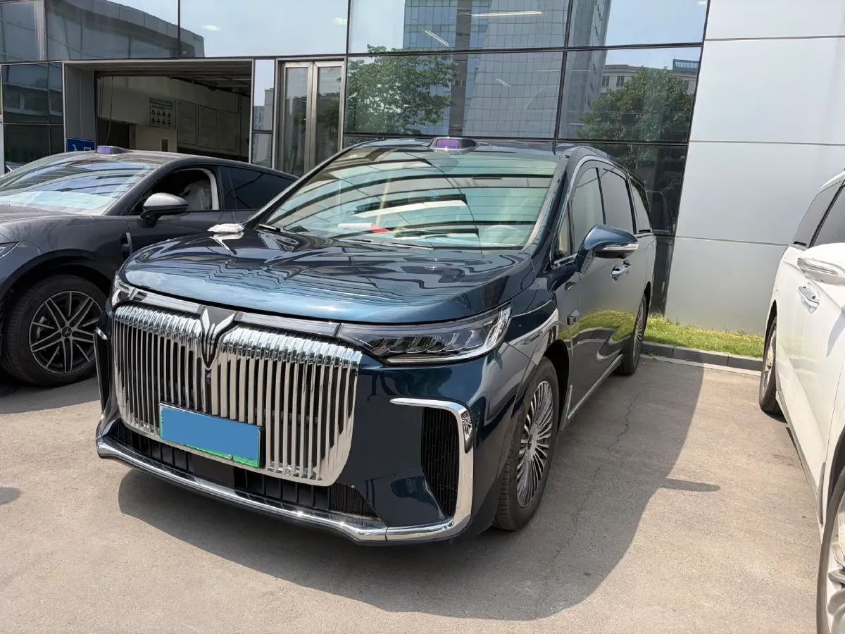2025 Voyah Dream 1.5T 150HP L4 PHEV 41.7KWH,autocango,china used car exporter,china ev exporter,chinese used car exporter,chinese used ev exporter