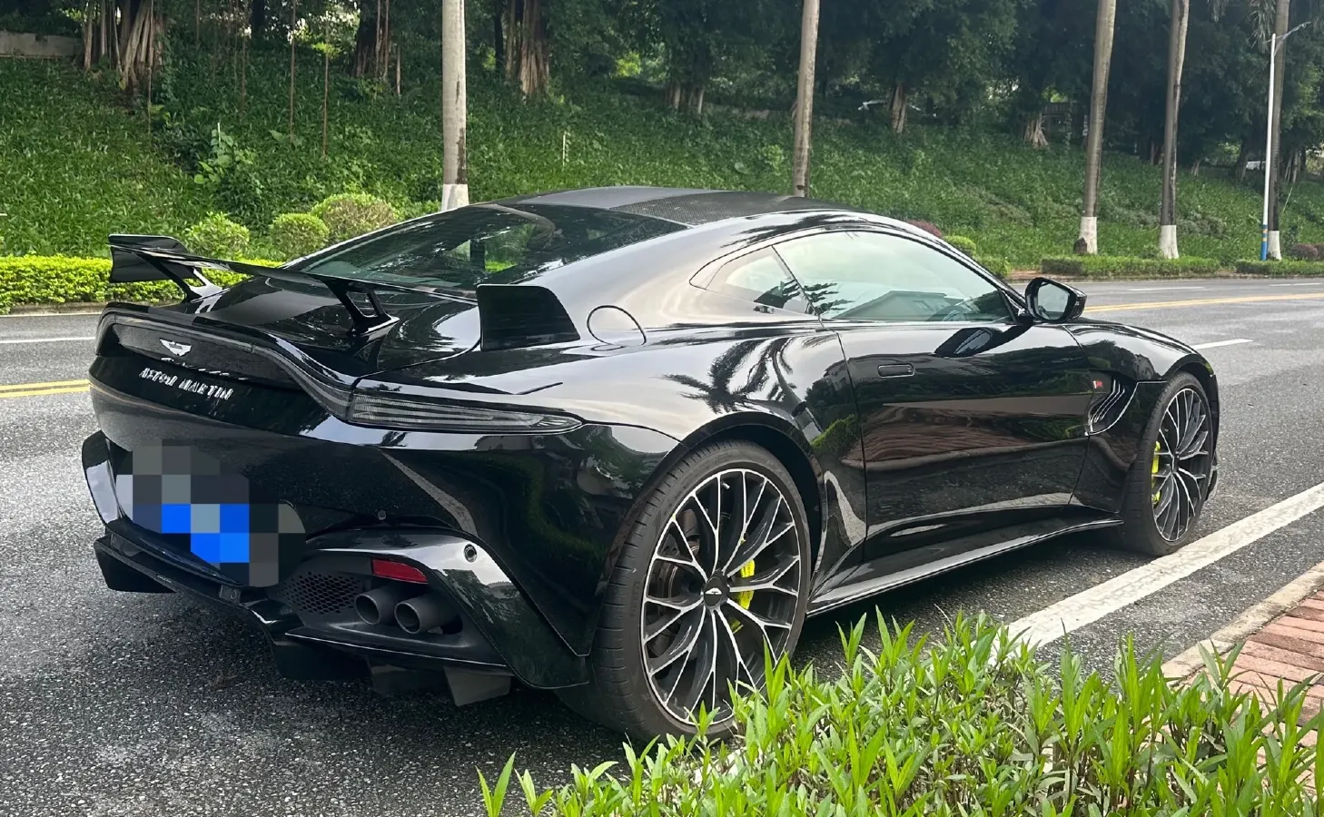 2023 Aston Martin V8 Vantage 4.0T 534HP V8 8AT,autocango,china used car exporter,china ev exporter,chinese used car exporter,chinese used ev exporter