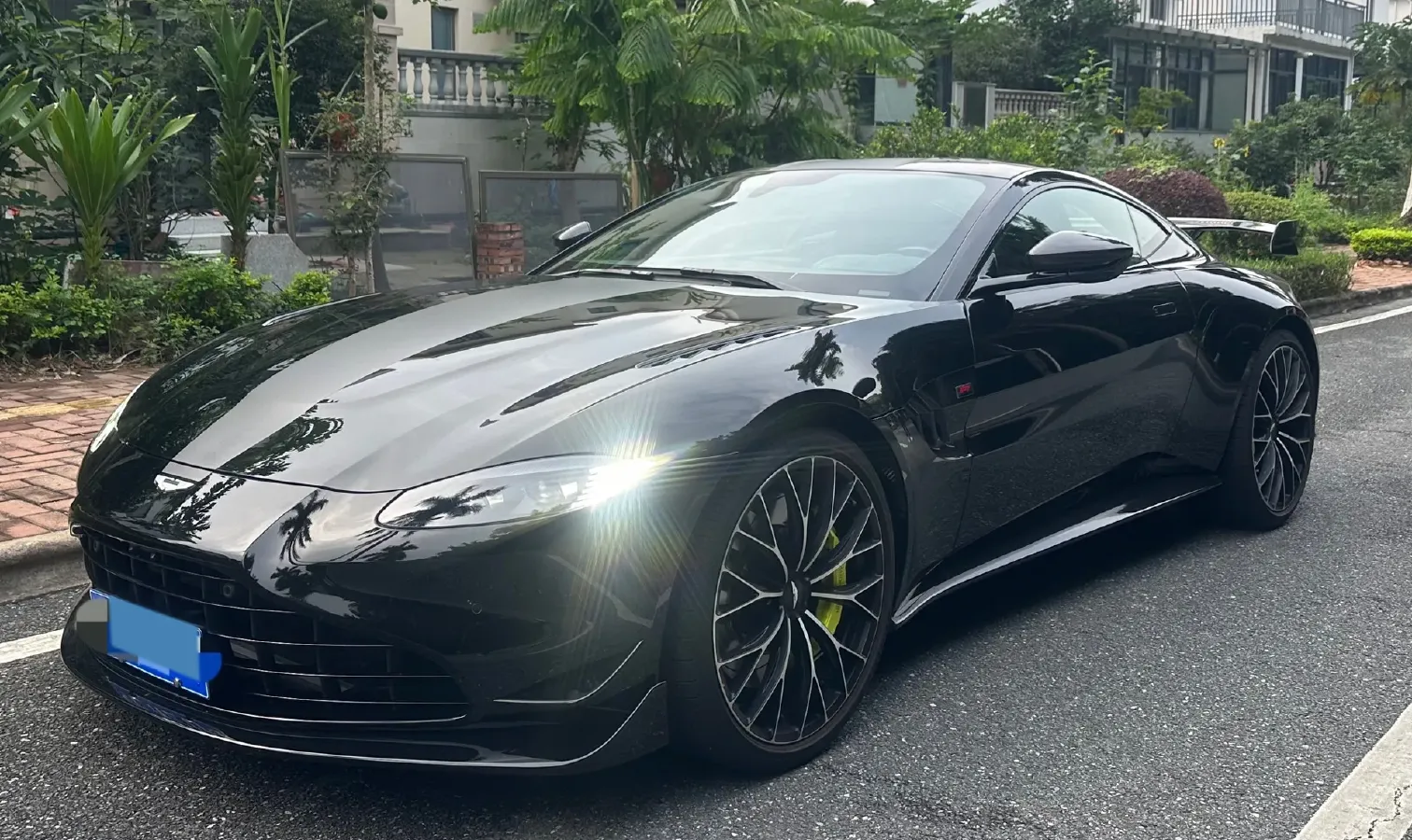 2023 Aston Martin V8 Vantage 4.0T 534HP V8 8AT,autocango,china used car exporter,china ev exporter,chinese used car exporter,chinese used ev exporter