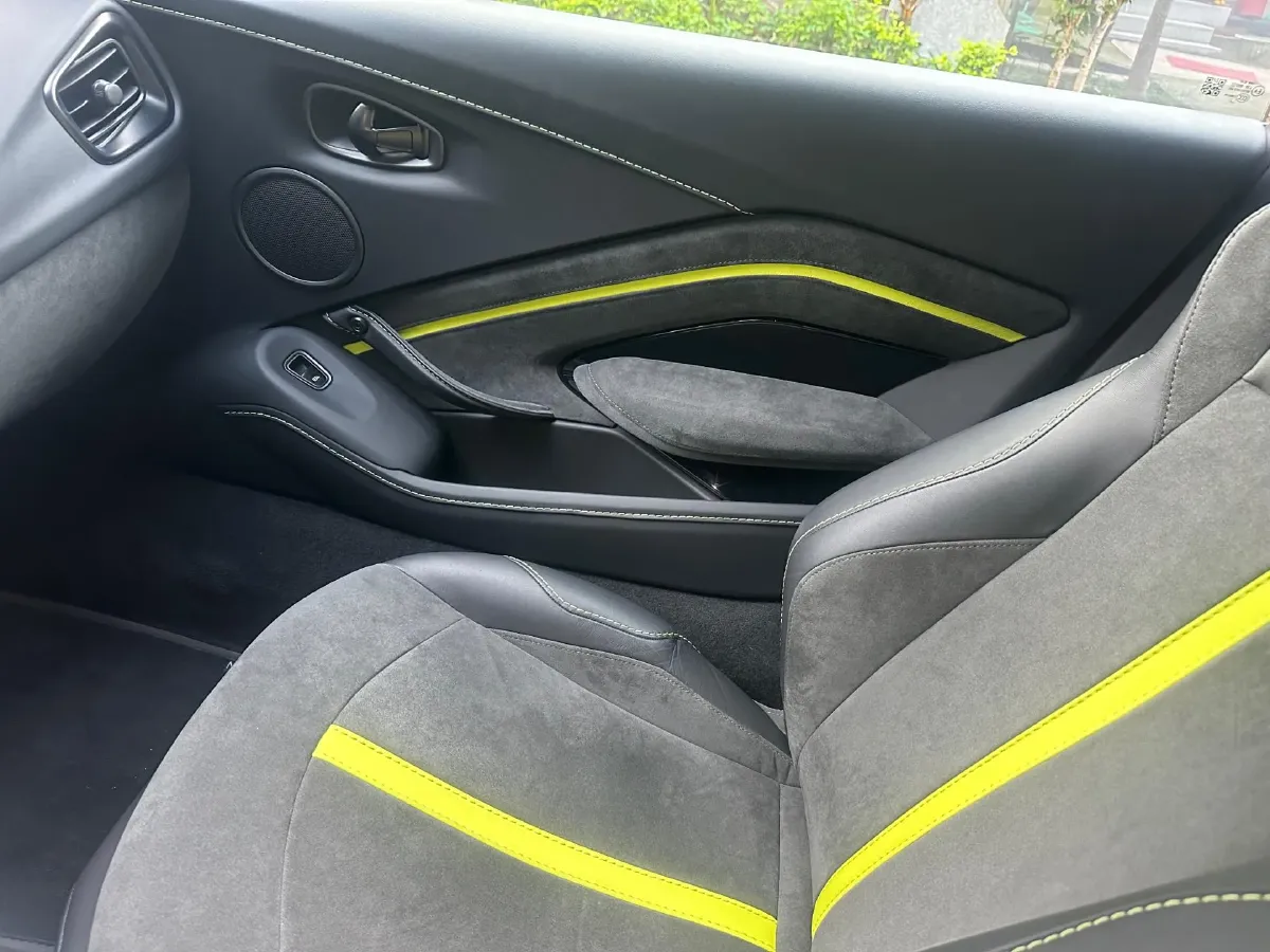 2023 Aston Martin V8 Vantage 4.0T 534HP V8 8AT,autocango,china used car exporter,china ev exporter,chinese used car exporter,chinese used ev exporter