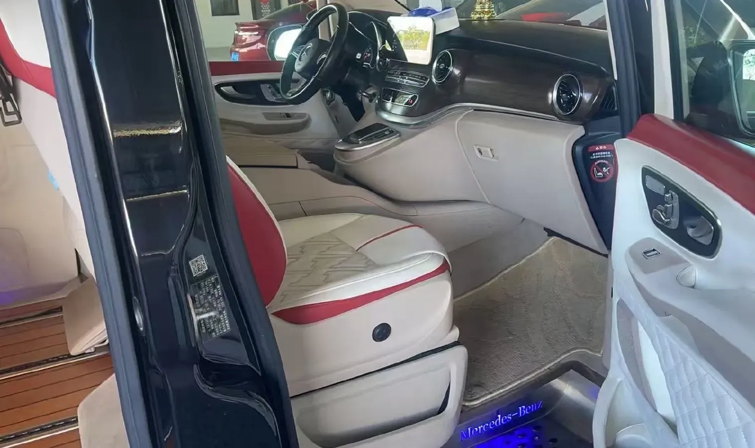 2020 Mercedes-Benz V Class 2.0T 211HP L4 9AT,autocango,china used car exporter,china ev exporter,chinese used car exporter,chinese used ev exporter