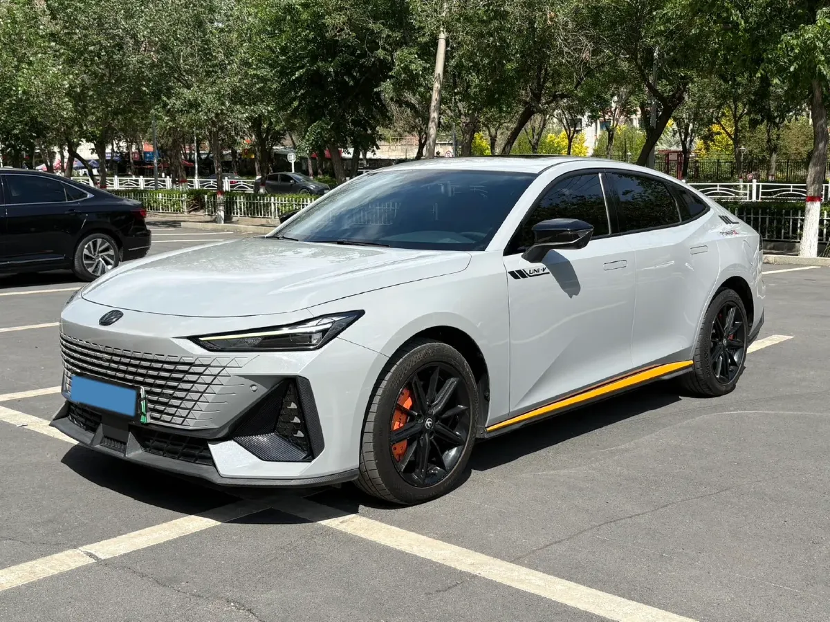 2023 ChangAn UNI-V iDD 1.5T 170HP L4 6TCT PHEV 18.4KWH,autocango,china used car exporter,china ev exporter,chinese used car exporter,chinese used ev exporter