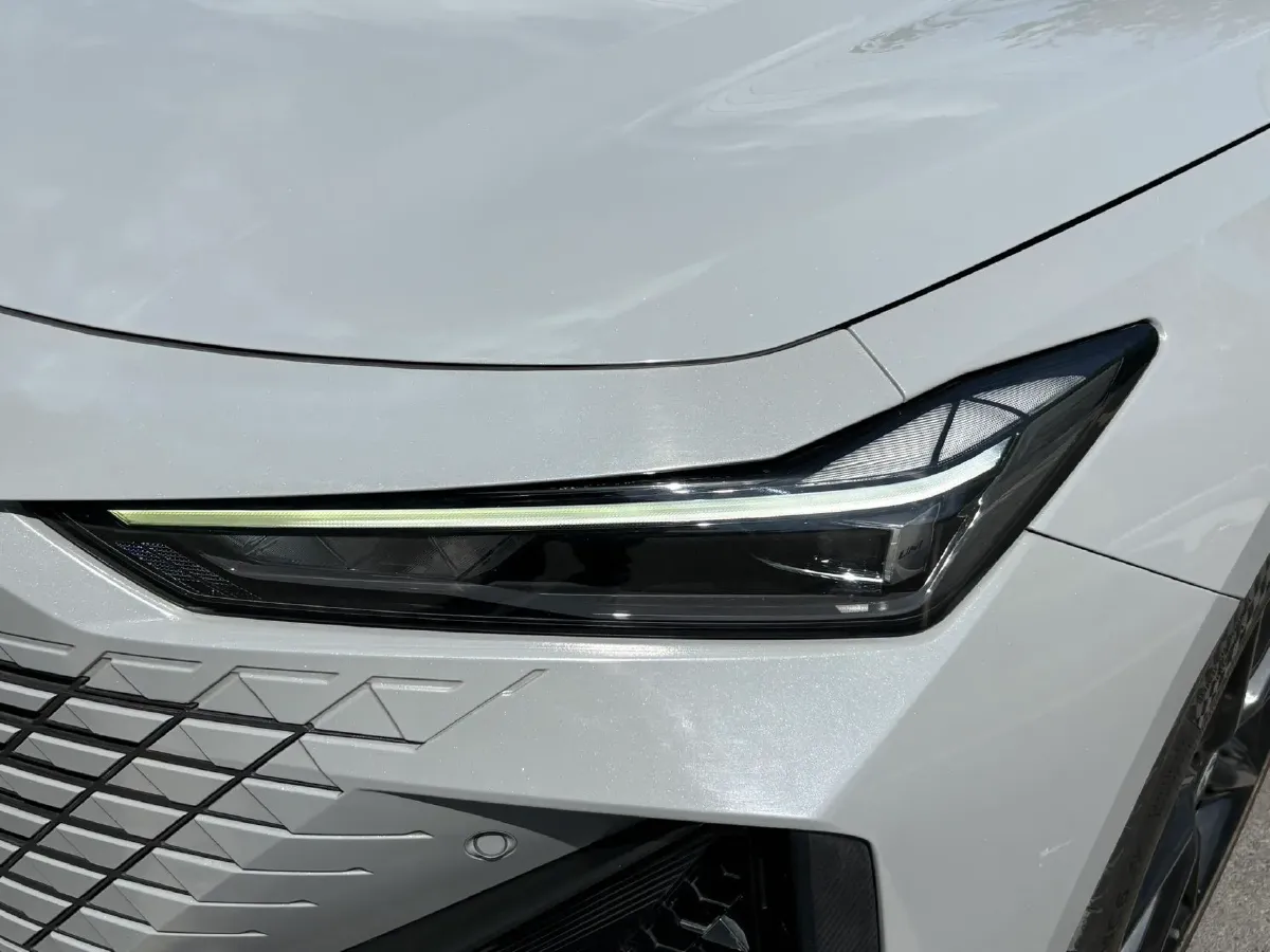2023 ChangAn UNI-V iDD 1.5T 170HP L4 6TCT PHEV 18.4KWH,autocango,china used car exporter,china ev exporter,chinese used car exporter,chinese used ev exporter
